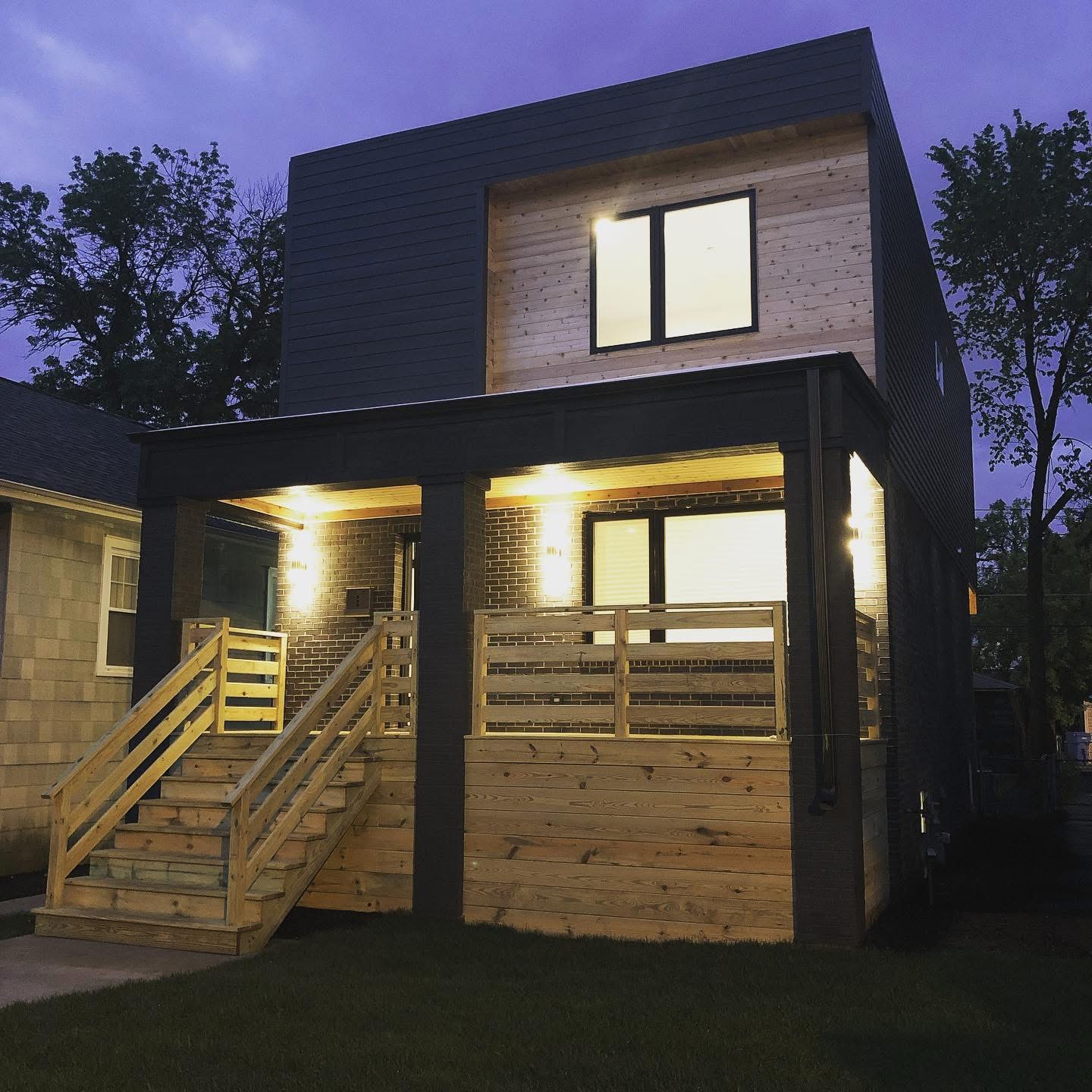 Modern Chicago-area home built by BAKO at dusk